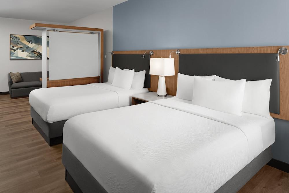 SpringHill Suites by Marriott Houston Intercontinental Arprt photo 5