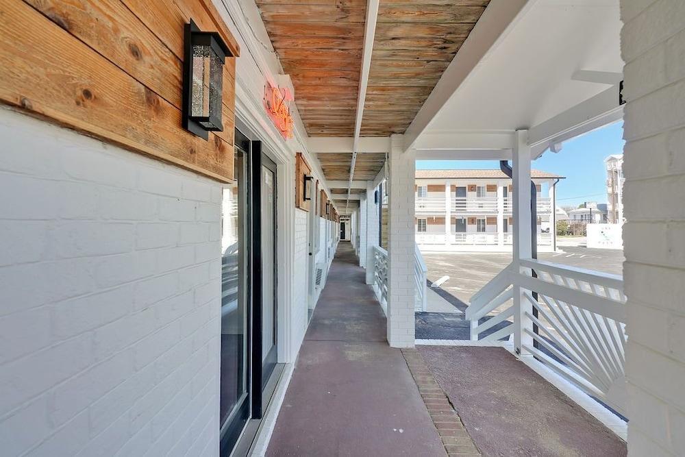 Dry Dock Inn photo 79