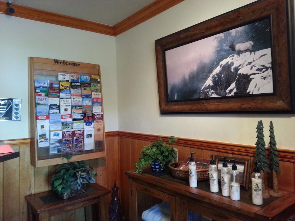 Canyon Motel photo 21