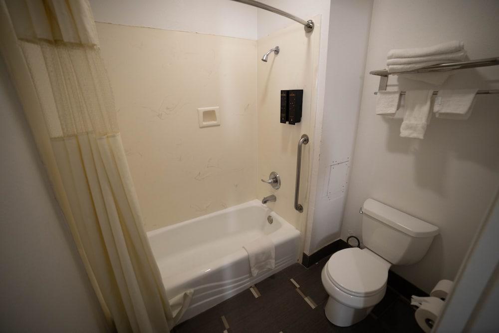 Mid City Inn and Suites photo 64