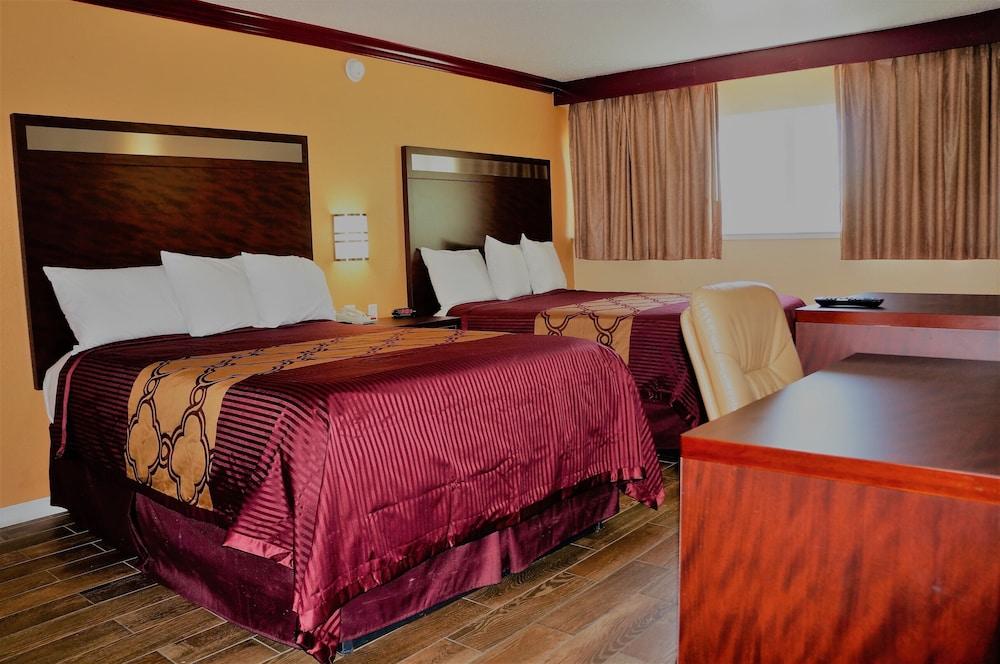 America's Deluxe Inn photo 14