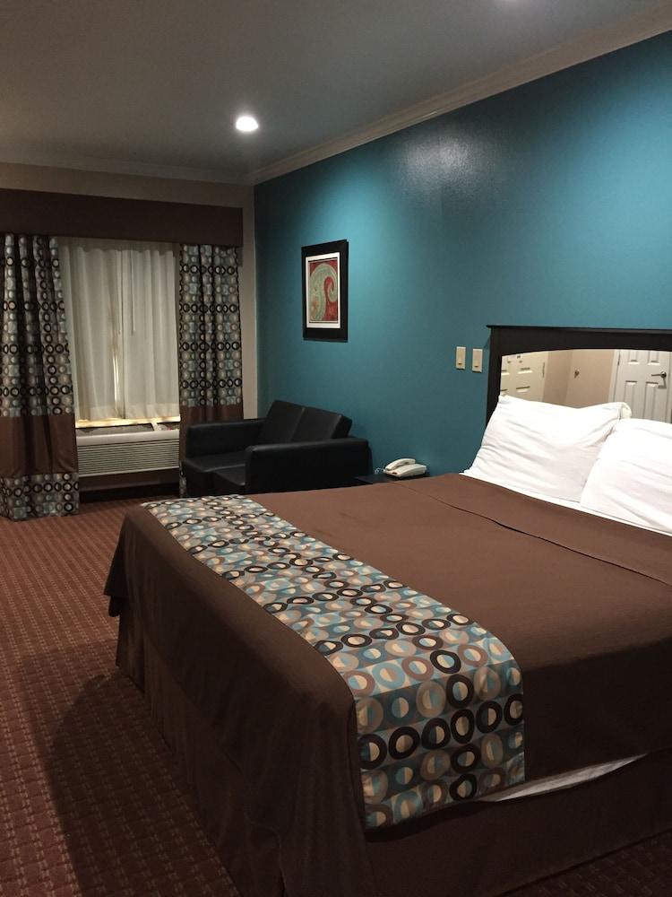 Scottish Inn & Suites photo 9