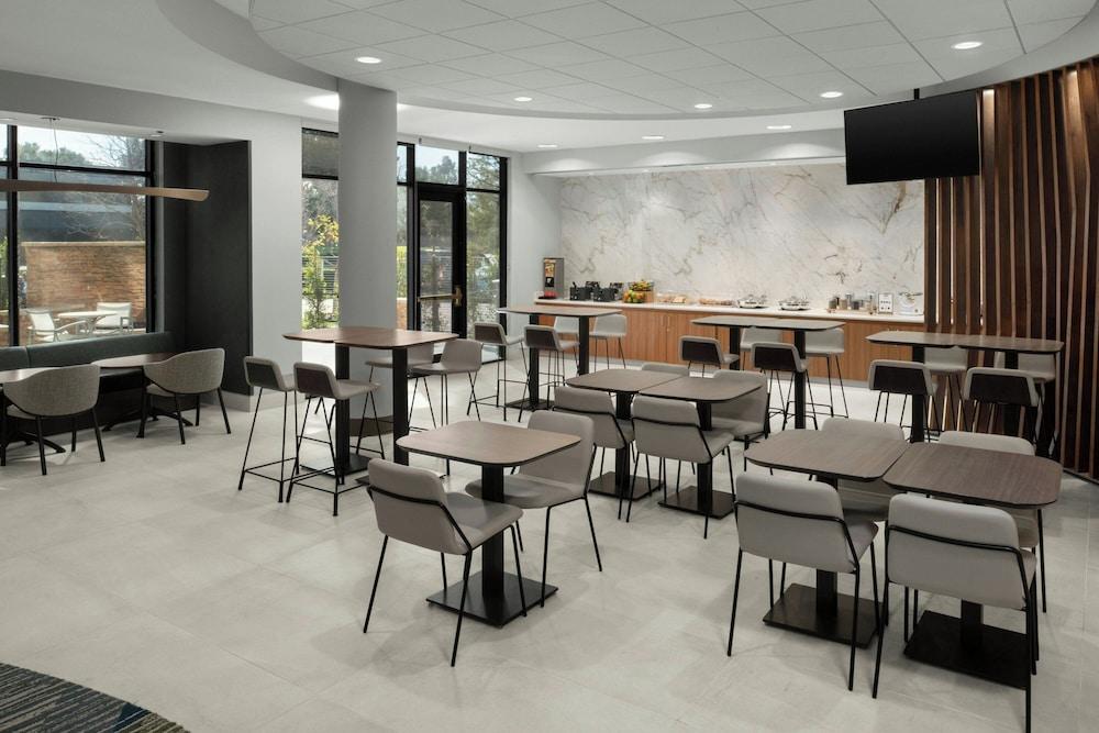 SpringHill Suites Irvine John Wayne Airport/Orange County photo 18
