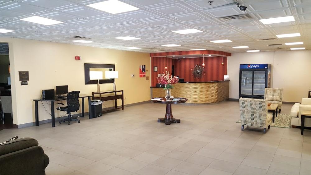 Quality Inn & Suites Charleston - Civic Center photo 2