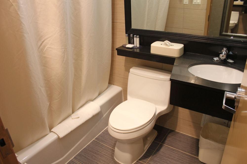 Bellerose Inn photo 23