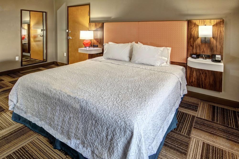 Hampton Inn Latrobe photo 15
