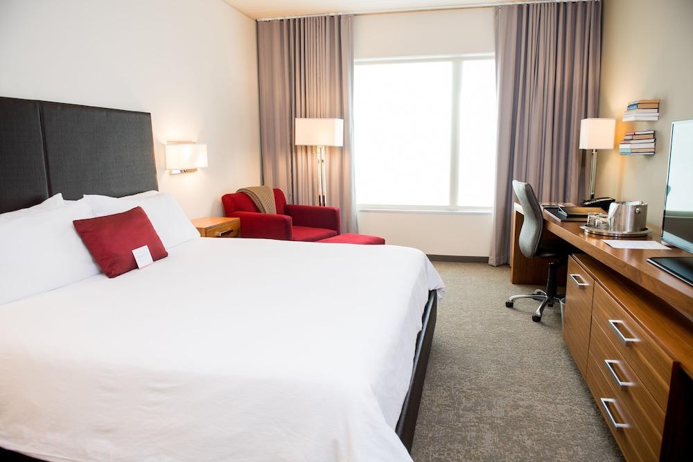 I Hotel And Illinois Conference Center photo 9