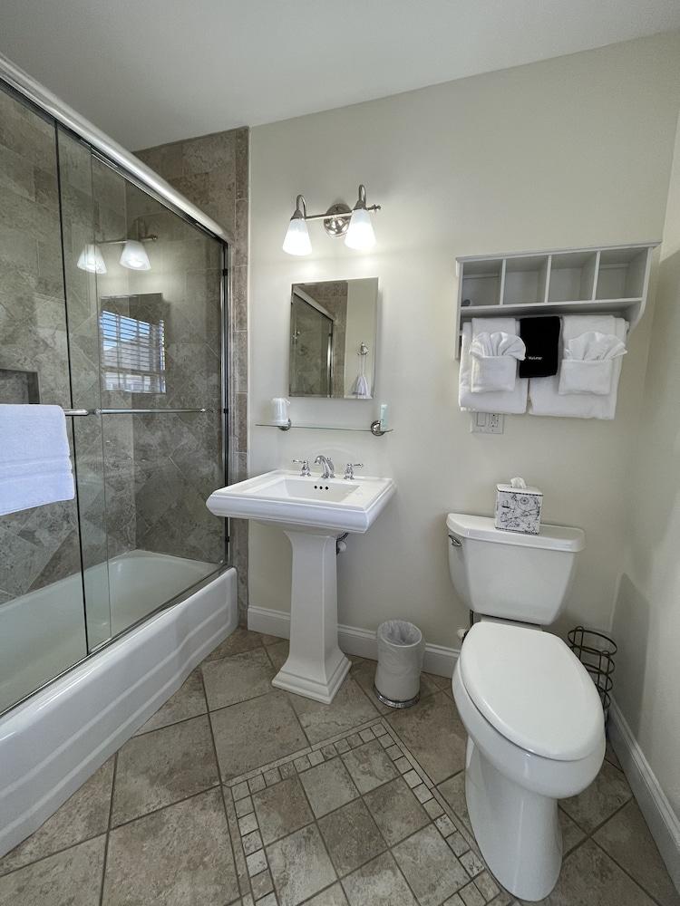 Beach Breeze Inn photo 64