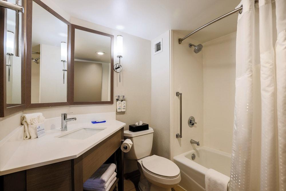 Holiday Inn Express Burlington by IHG photo 29