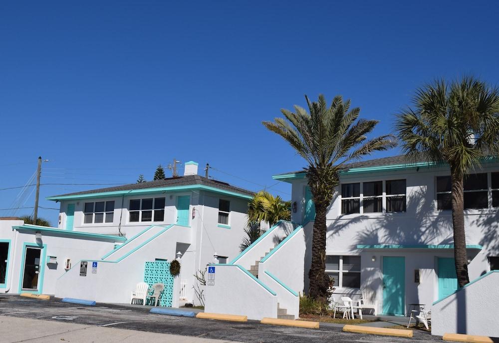 Swashbuckler Motel photo 33