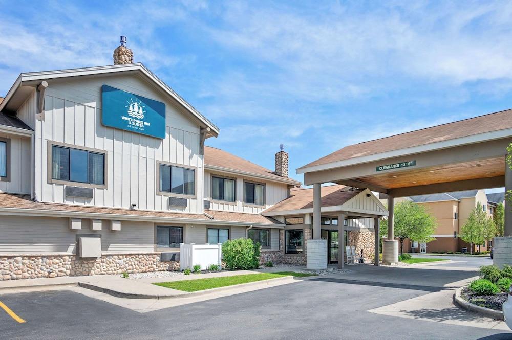 White Pines Inn & Suites photo 57