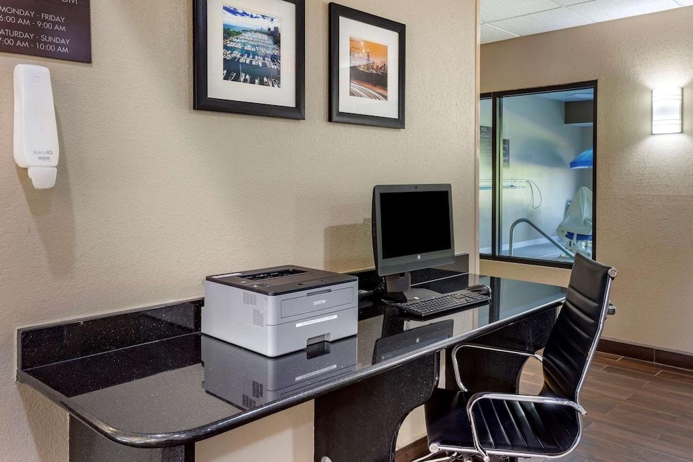 Comfort Inn & Suites North Aurora - Naperville photo 11