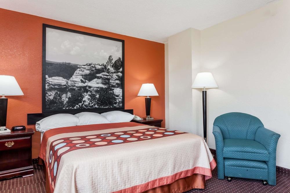Super 8 by Wyndham Harrisburg photo 4