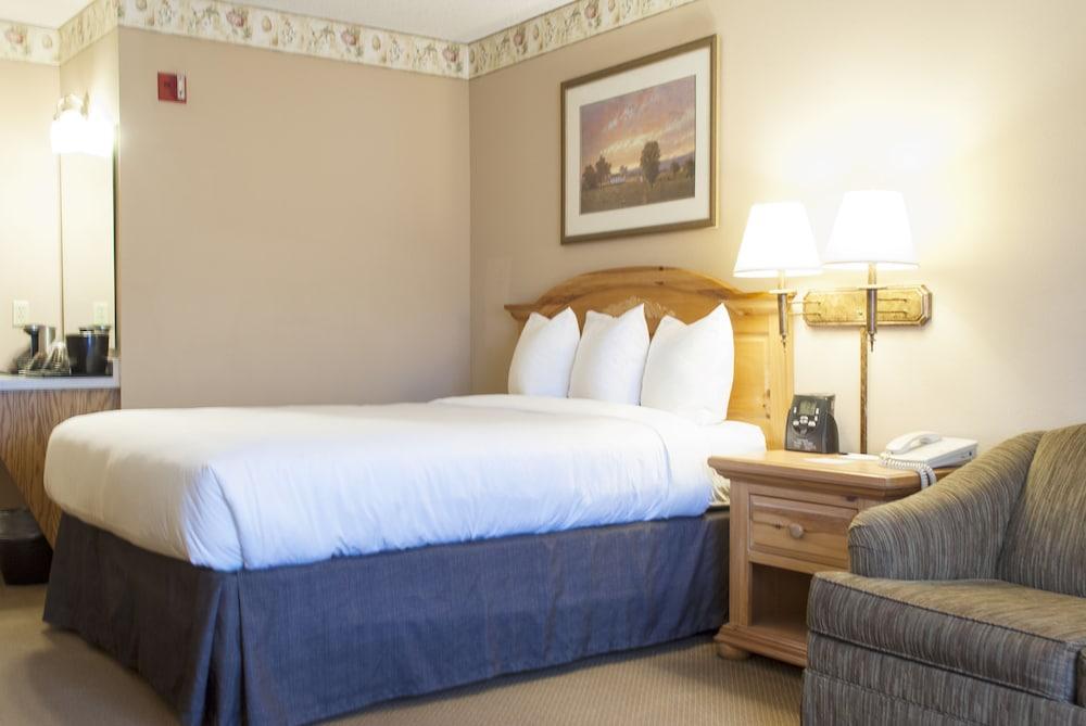Country Inn & Suites by Radisson, Cedar Falls, IA photo 8