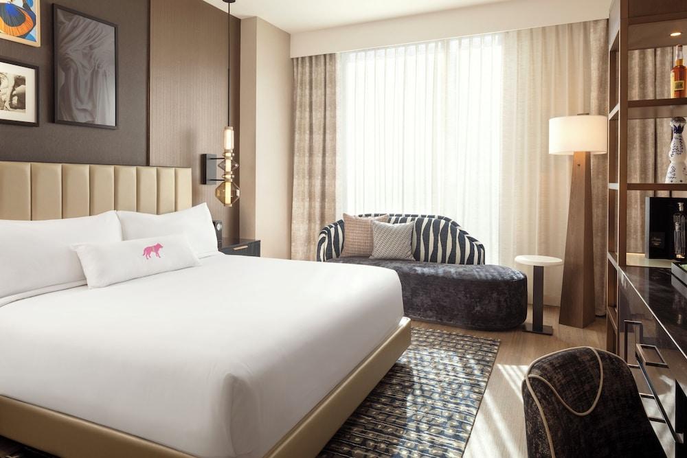 Caesars Republic Scottsdale, a Hilton Hotel photo 11