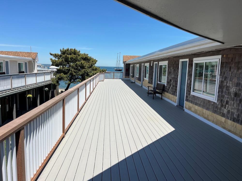 Vineyard Harbor Motel - Private Beach photo 37