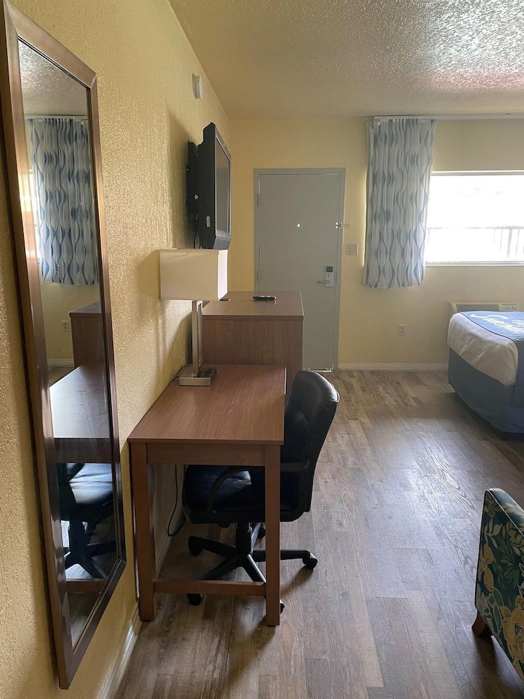 Days Inn by Wyndham Gainesville University photo 14
