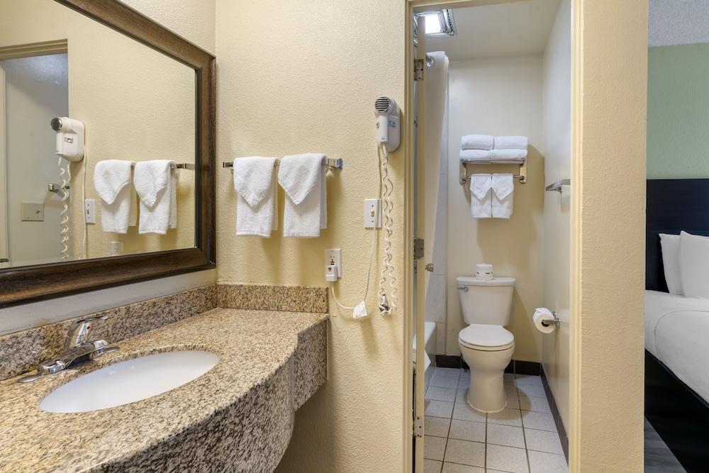 University Inn & Suites photo 13