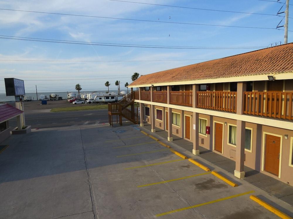 Executive Inn and Suites photo 48
