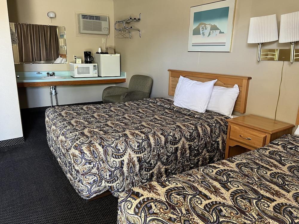 Silver Spur Motel photo 22