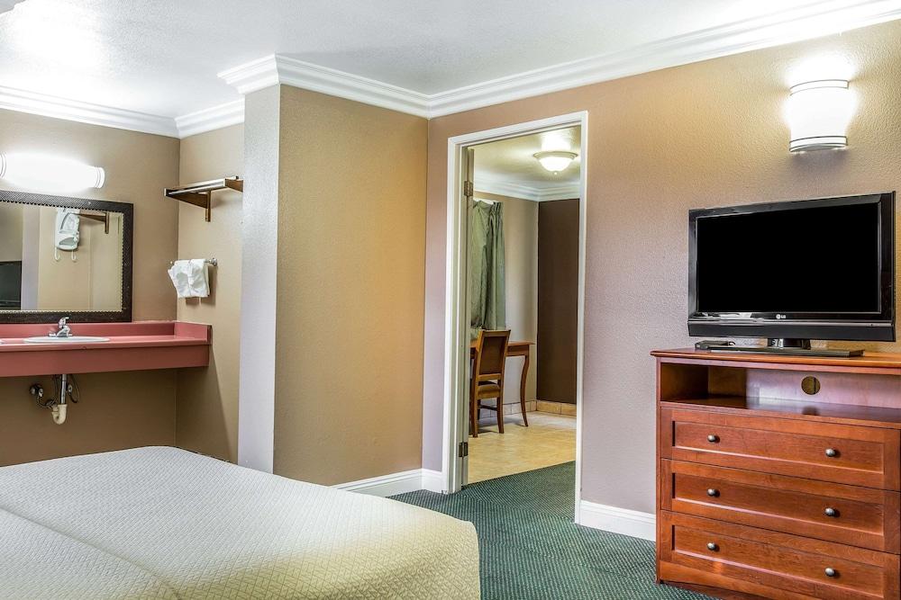 Rodeway Inn Ventura Midtown photo 20