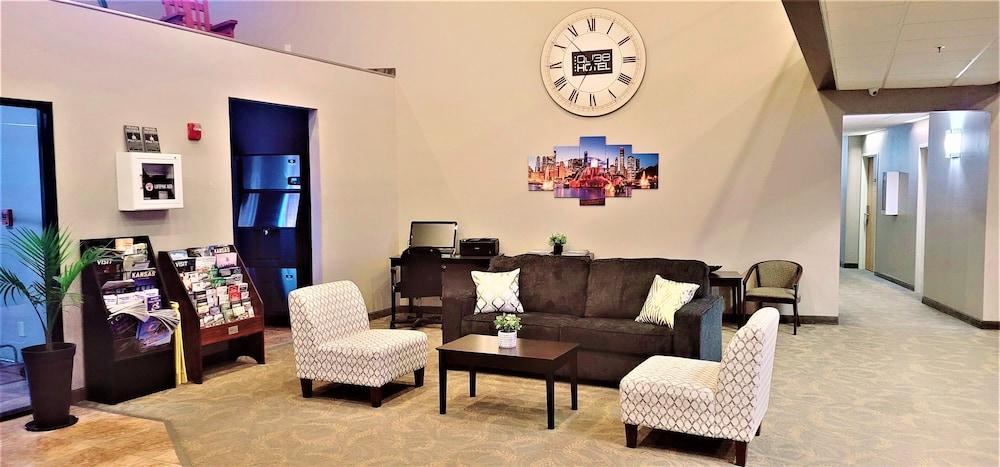 Qube Hotel photo 37