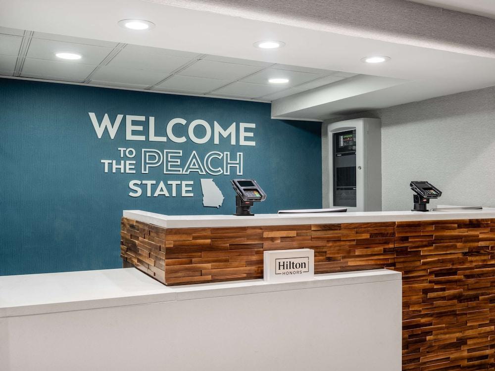 Hampton Inn Peachtree Corners Norcross photo 3