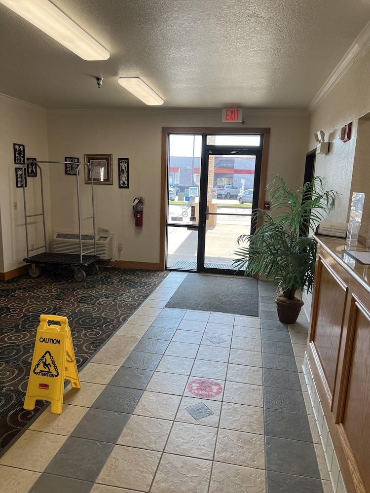 Express Inn & Suites photo 6