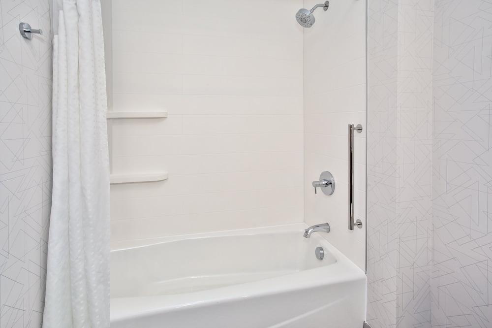Holiday Inn Express Hotel & Suites Belleville by IHG photo 35