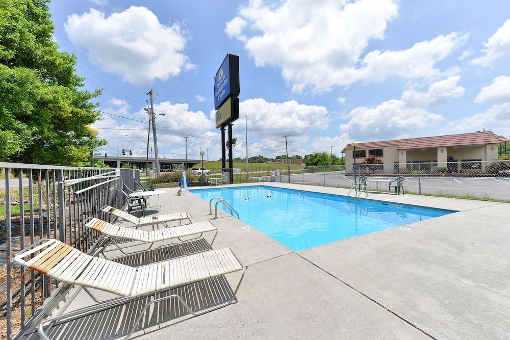 Americas Best Value Inn & Suites Knoxville North photo 11