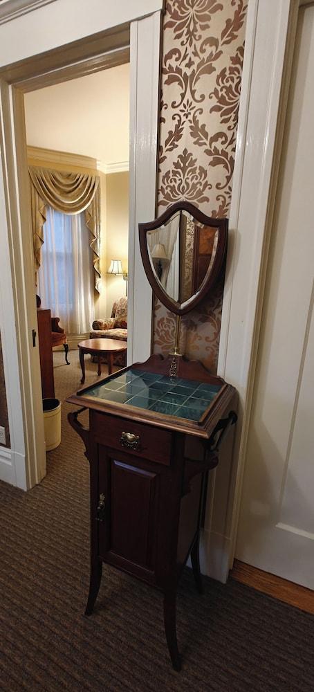 Nob Hill Inn photo 28