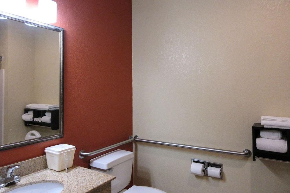 Quality Inn & Suites Benton Harbor - St. Joseph photo 18