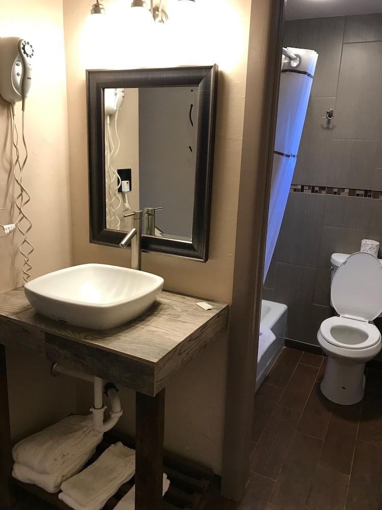 Adobe Inn photo 16