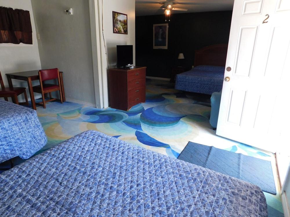 Little Shamrock Motel photo 40
