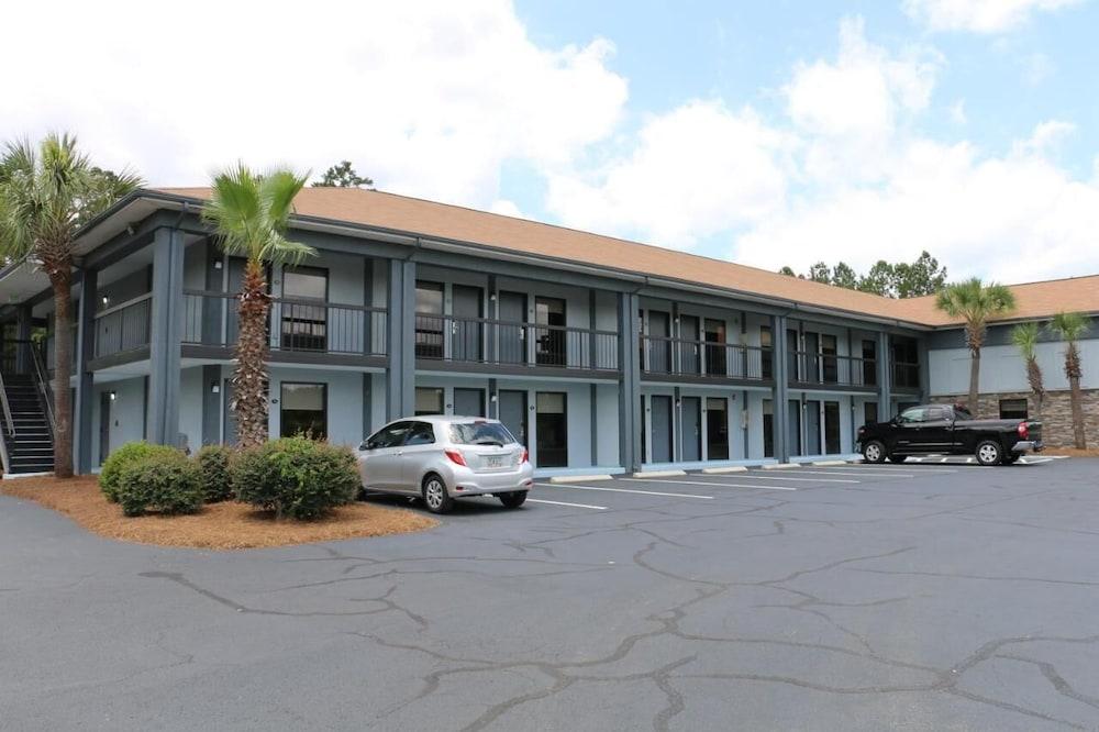 Baymont by Wyndham Ridgeland I-95 photo 28