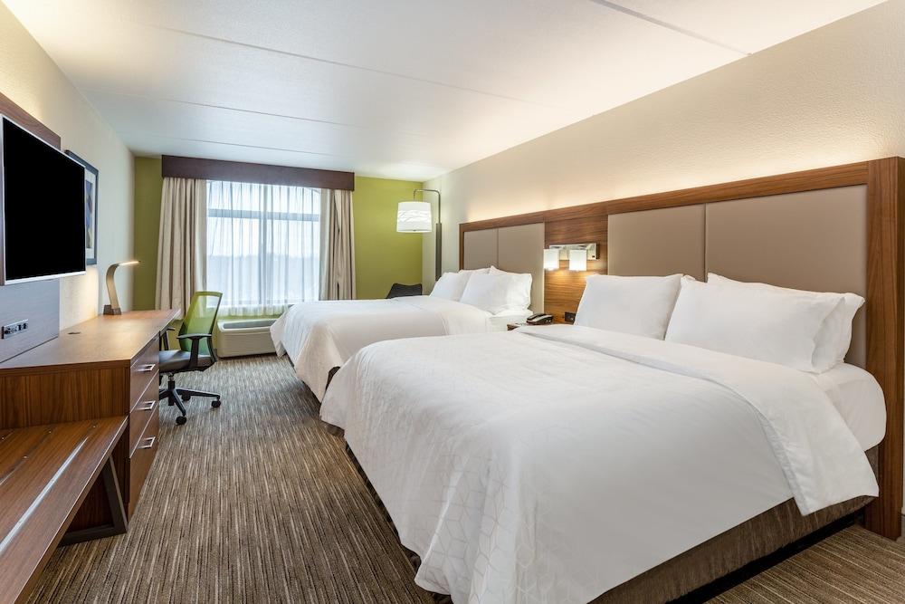 Holiday Inn Express & Suites Cedar Falls - Waterloo by IHG photo 3