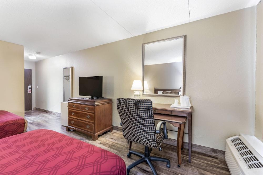 Econo Lodge photo 17