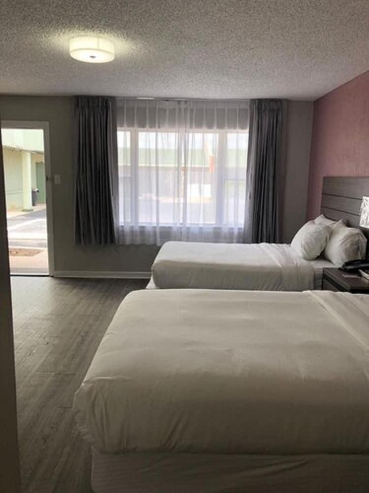Econo Lodge Inn & Suites Abilene East District photo 9