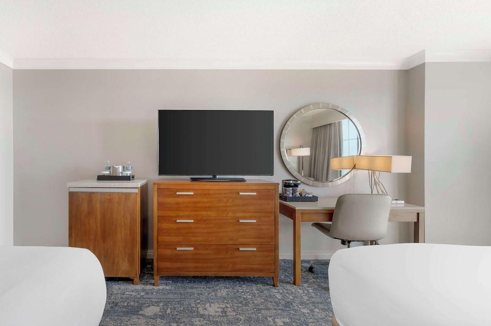 Hilton Virginia Beach Oceanfront photo 57