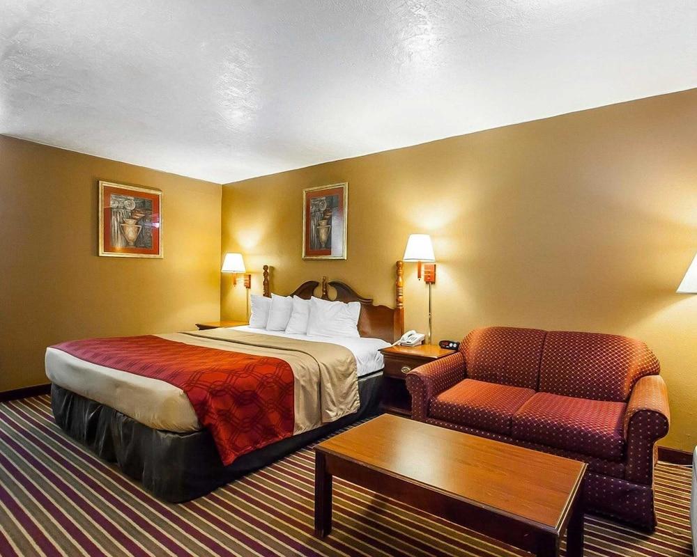 Econo Lodge Dyersburg I-155 photo 8