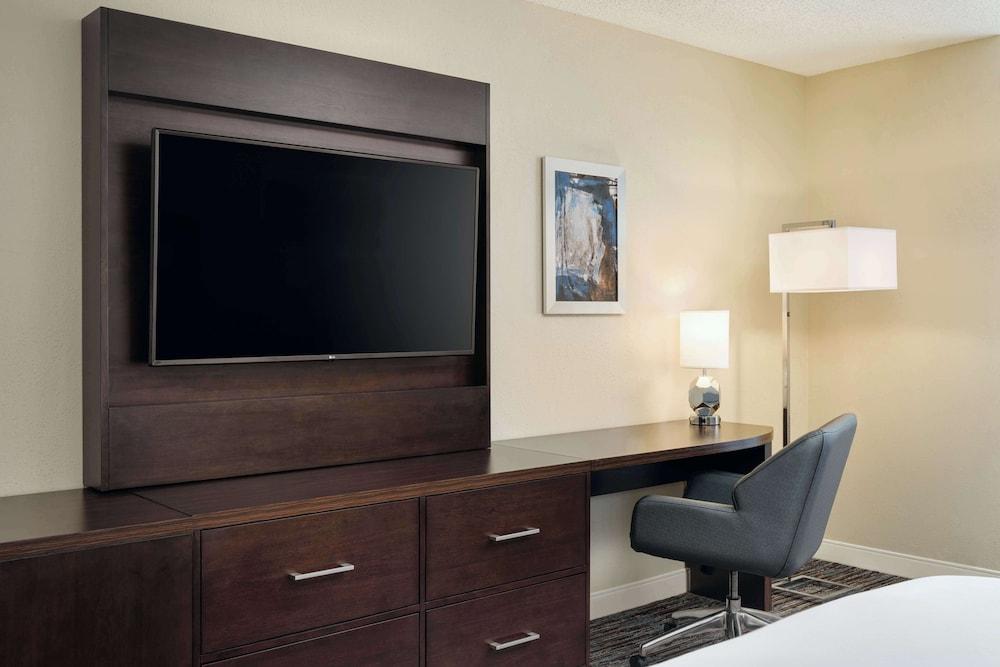 DoubleTree by Hilton Greensboro photo 23