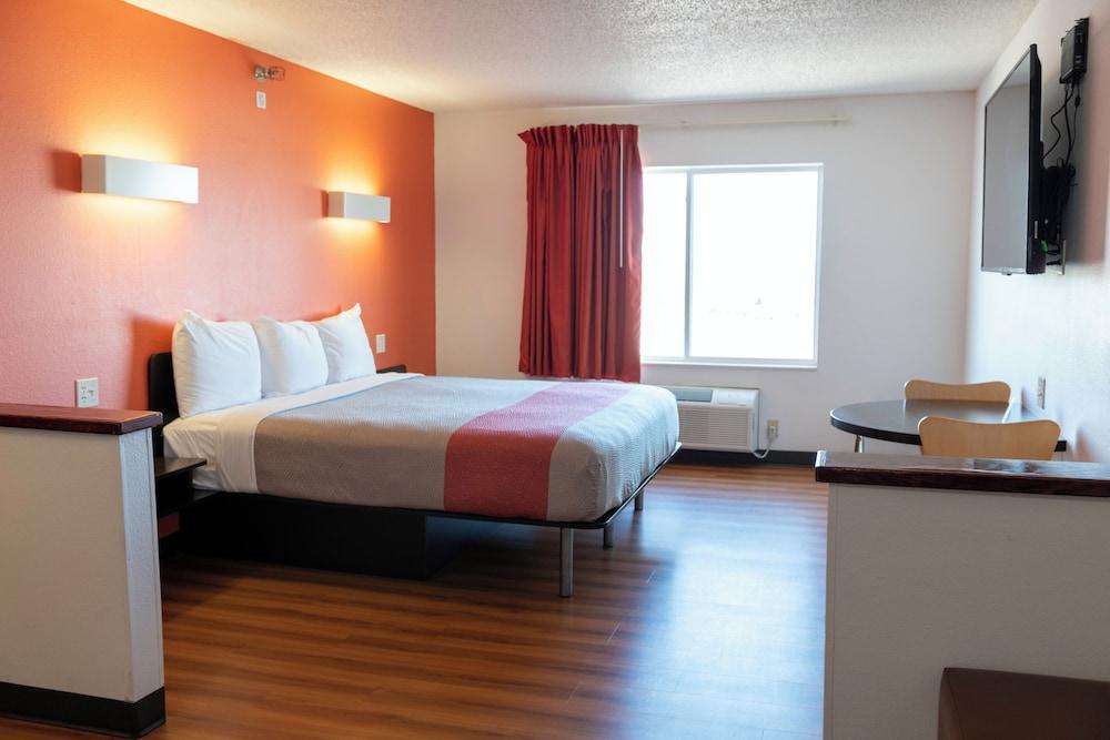 Lincoln Garden Inn photo 10