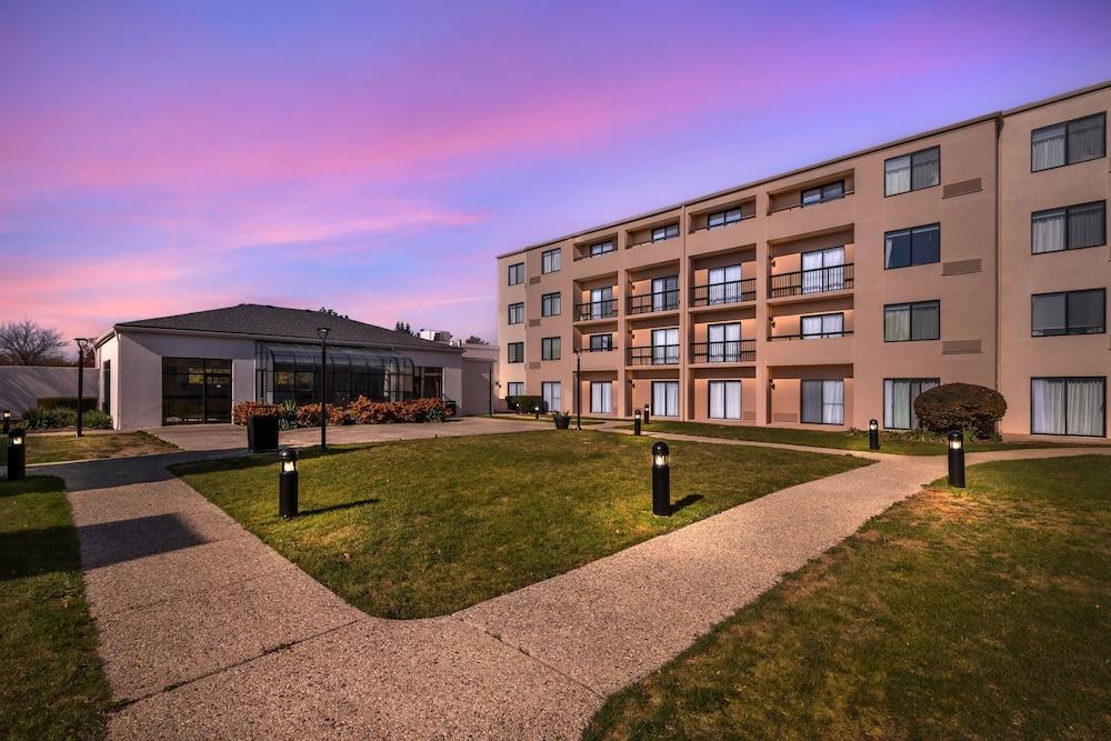 Comfort Inn & Suites Arlington Heights - Buffalo Grove photo 39