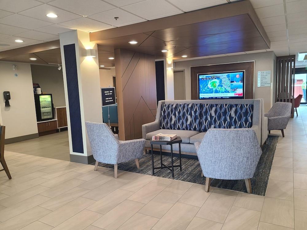 Holiday Inn Express & Suites Ft. Lauderdale N - Exec Airport by IHG photo 3