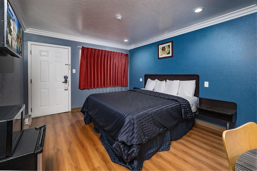 Travelodge by Wyndham Sacramento Convention Center photo 12