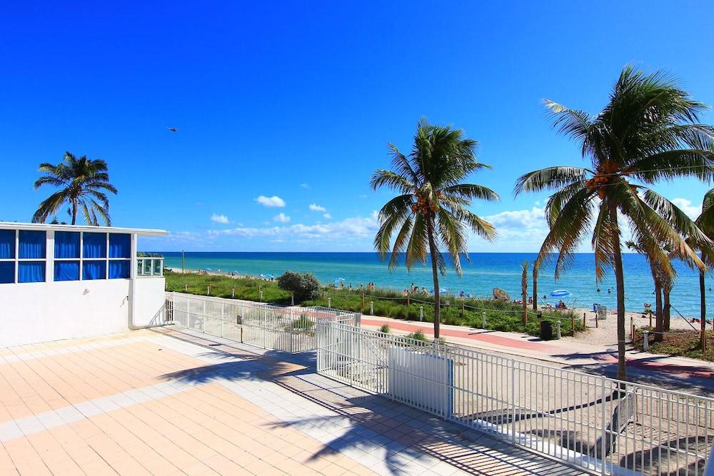 Castle Beach Suites by MiaRentals photo 16