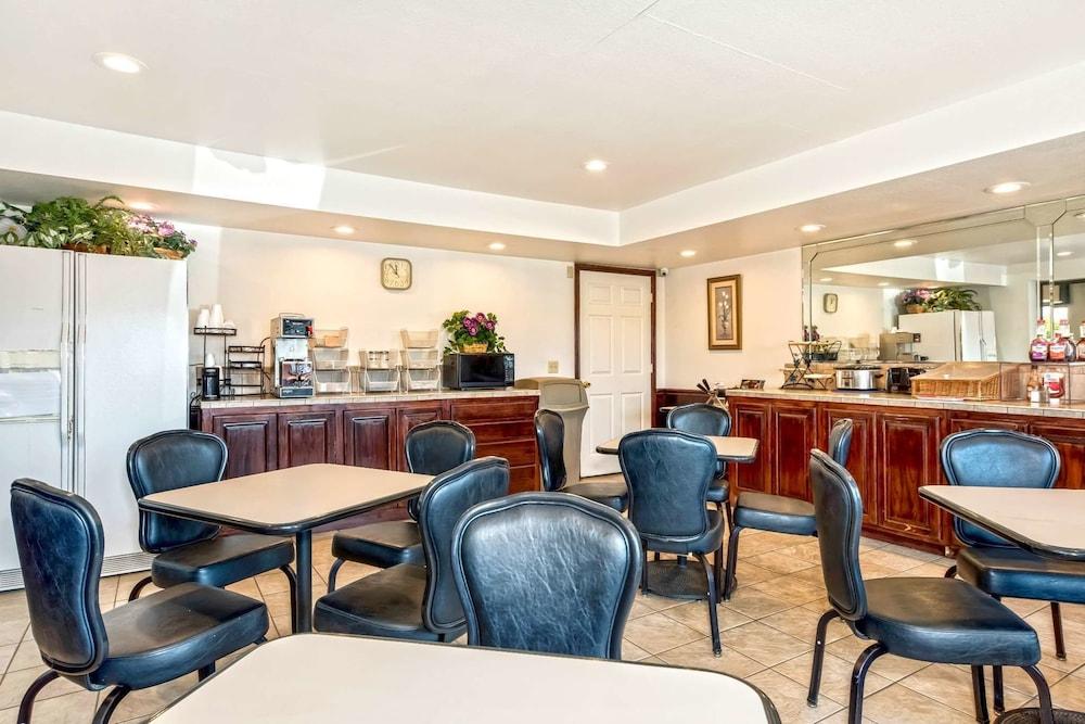 Americas Best Value Inn Paris photo 19