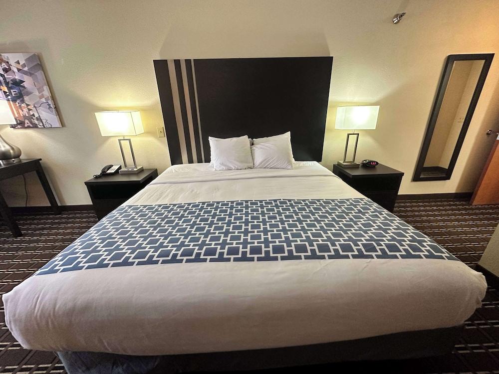 Best Western Plus Bass Hotel & Suites photo 16