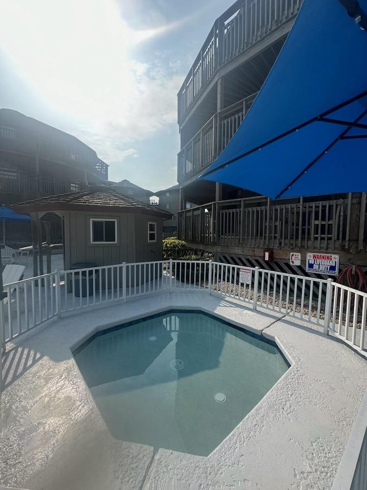 Outer Banks Beach Club photo 34