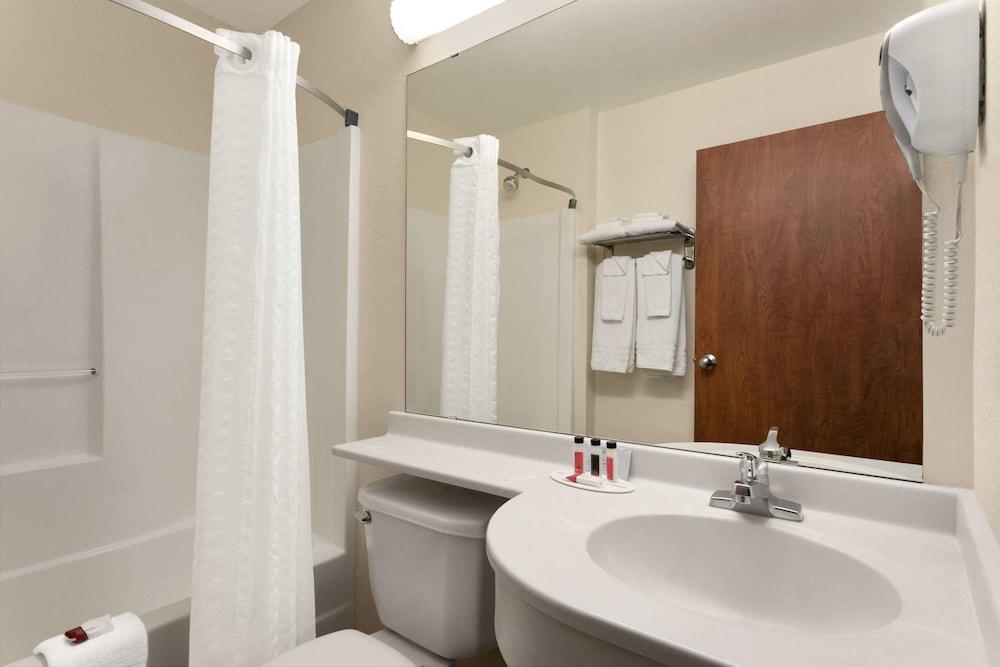 Microtel Inn & Suites by Wyndham Inver Grove Heights/Minneap photo 37